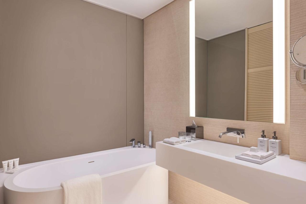 Radisson Beach Resort Palm Jumeirah Dubai Exterior foto